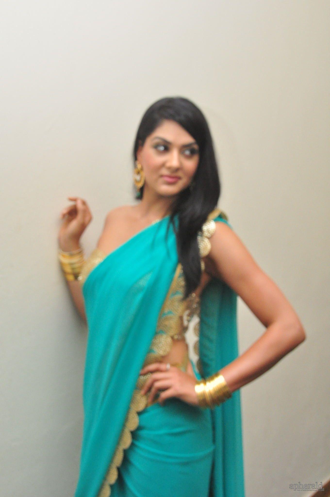 Sakshi Chowdary Hot Saree Pics