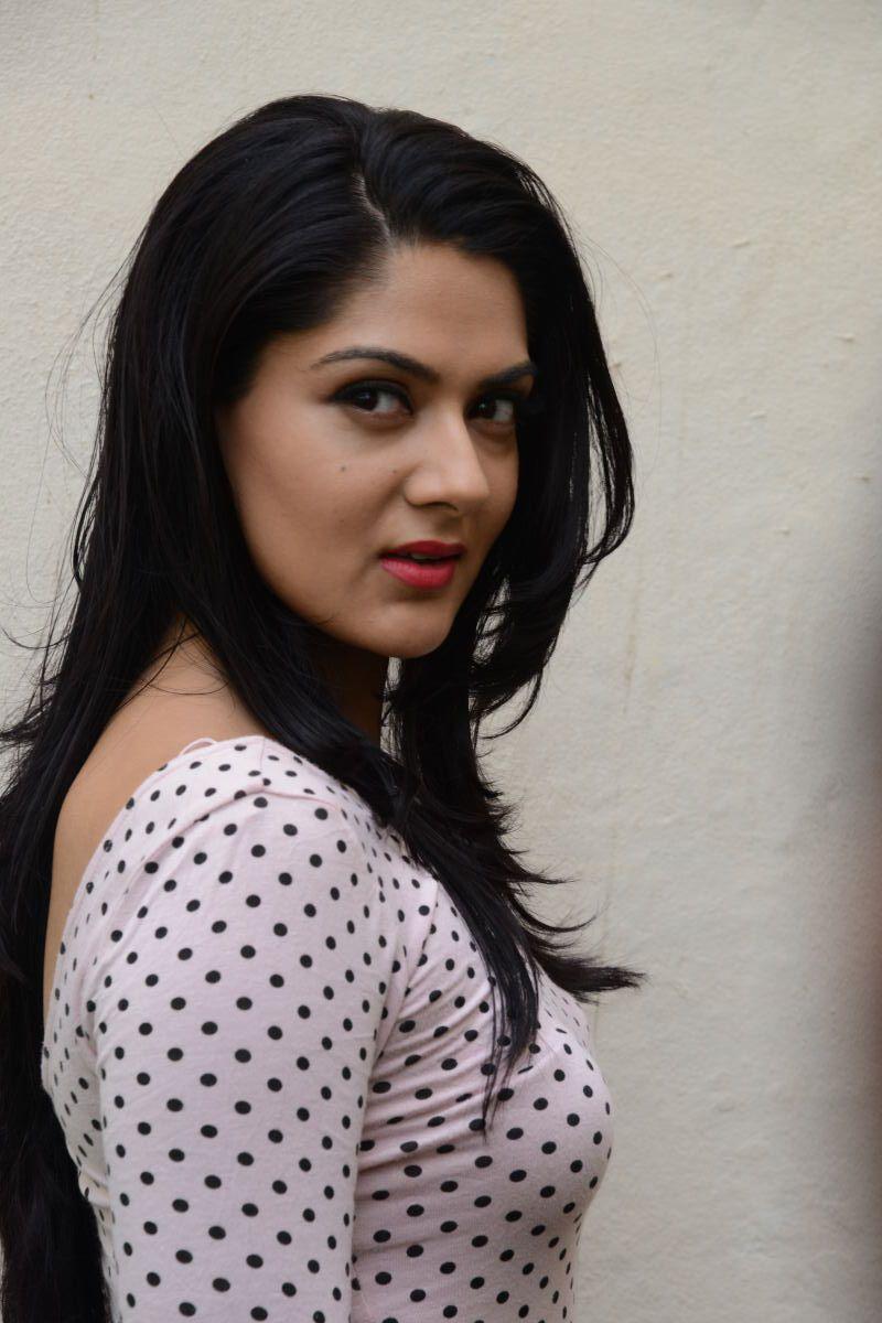 Sakshi Chowdary Images