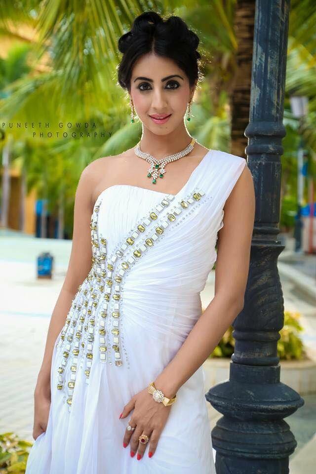Sanjana Galrani Pretty Photos