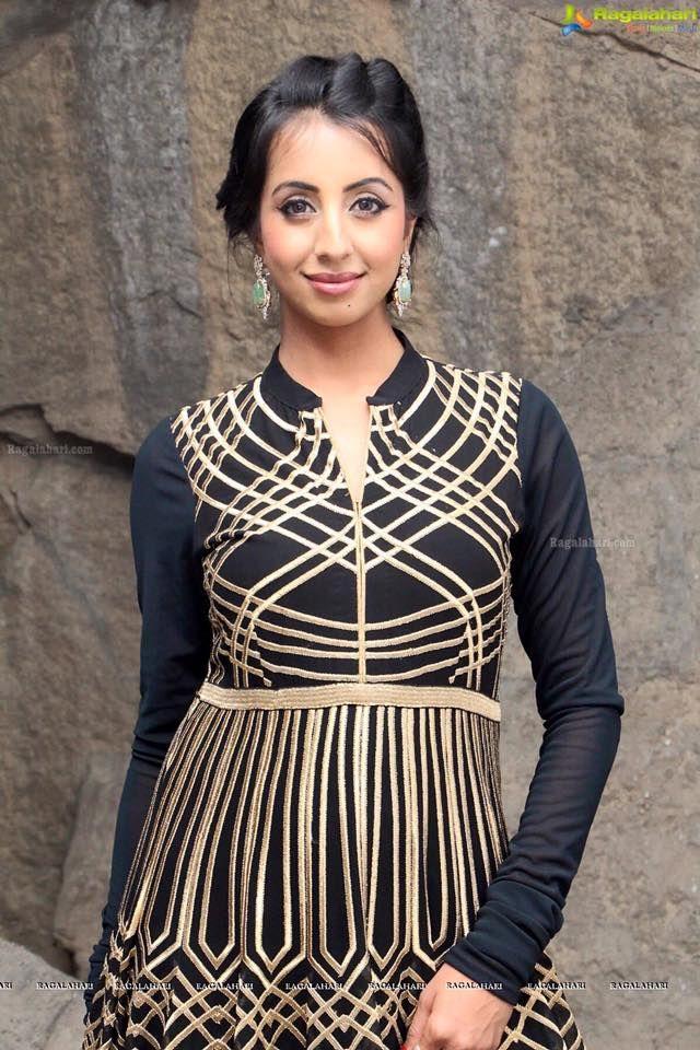 Sanjana Galrani Pretty Photos