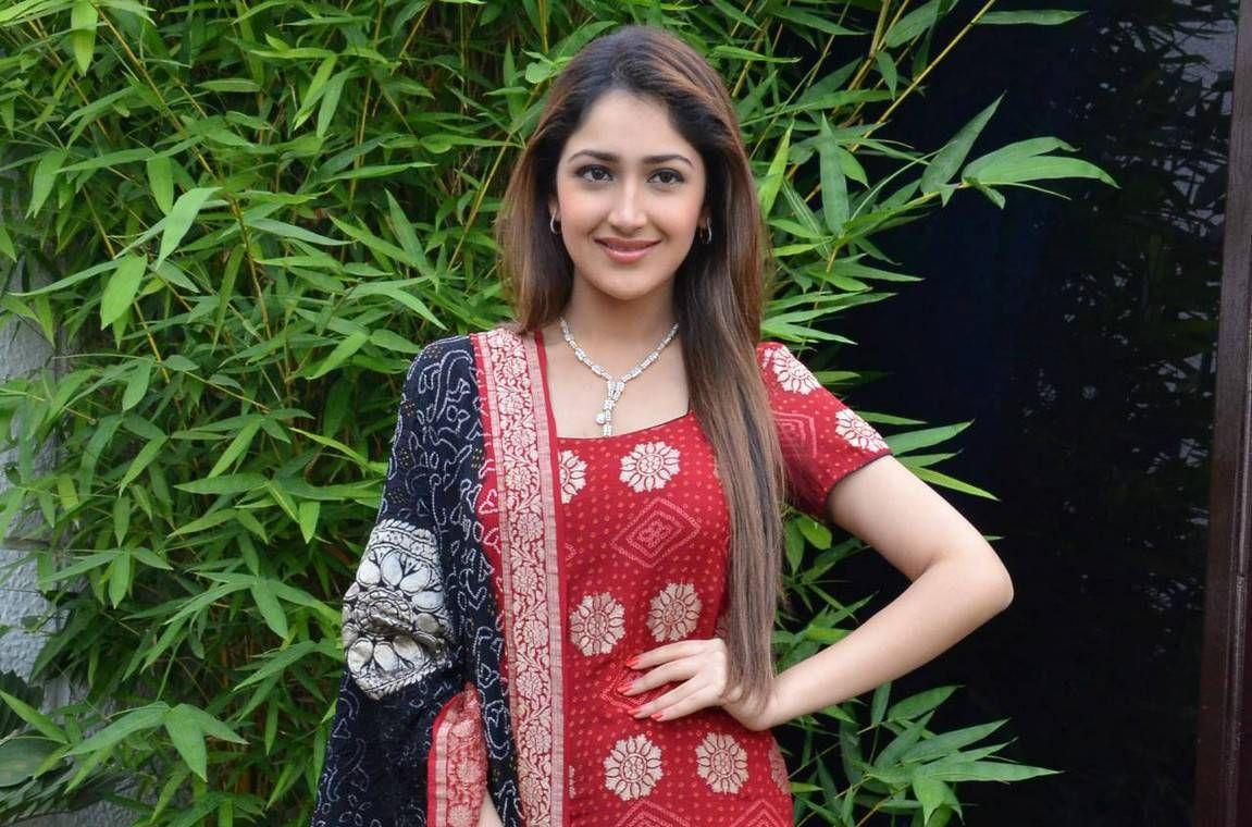 Sayyeshaa Saigal Stills From Akhil Movie Interview