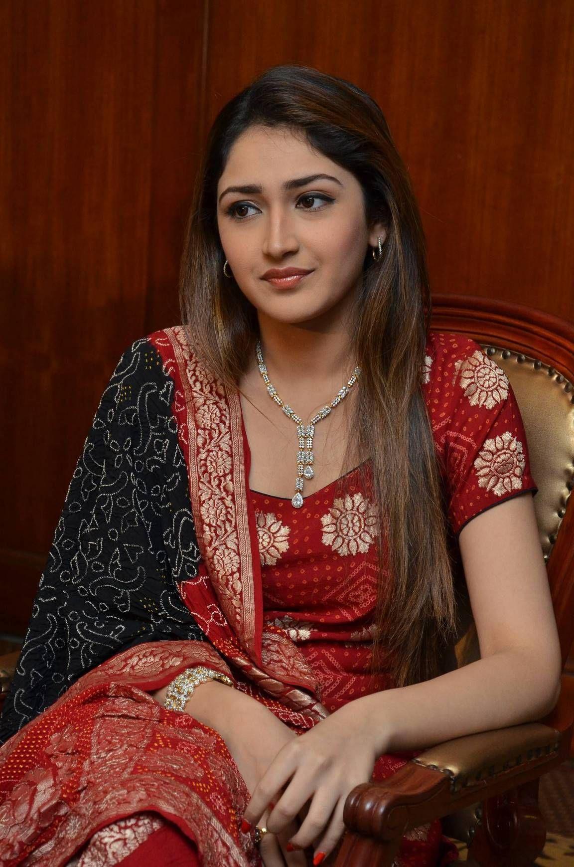 Sayyeshaa Saigal Stills From Akhil Movie Interview