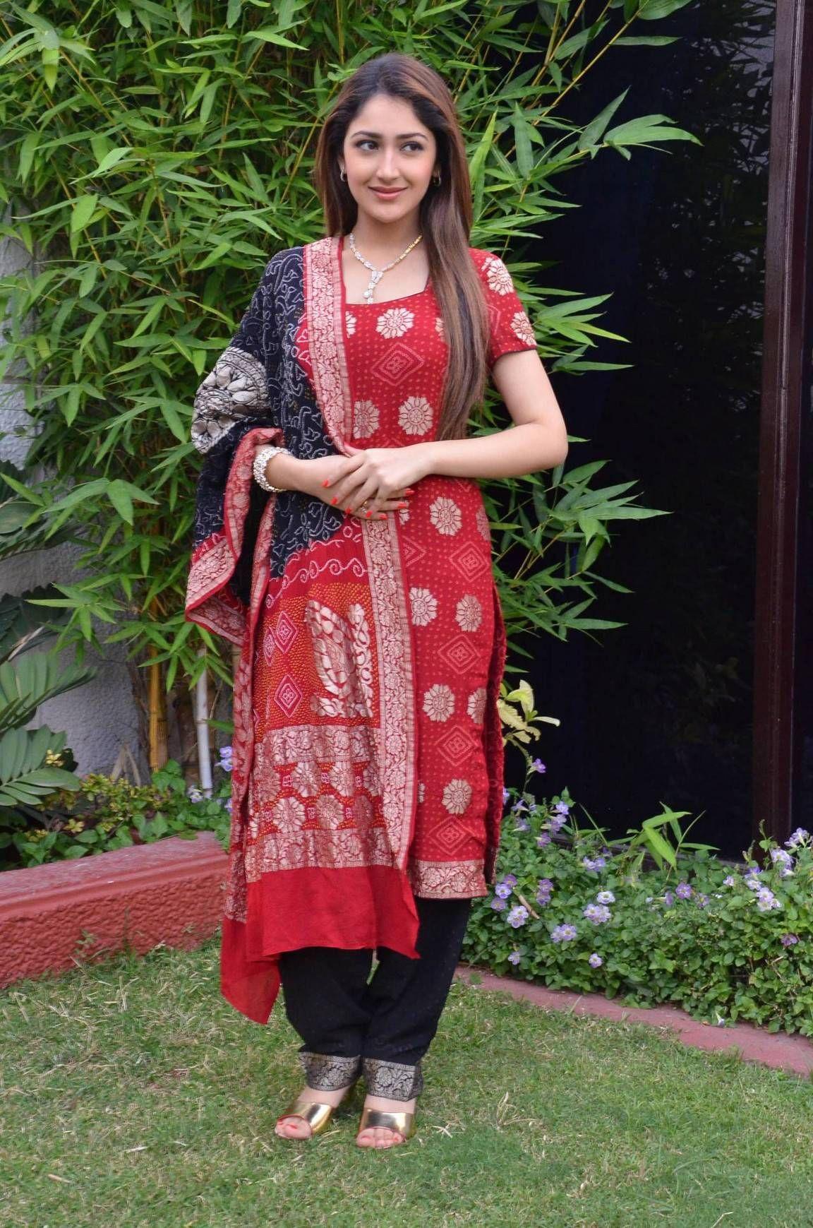 Sayyeshaa Saigal Stills From Akhil Movie Interview