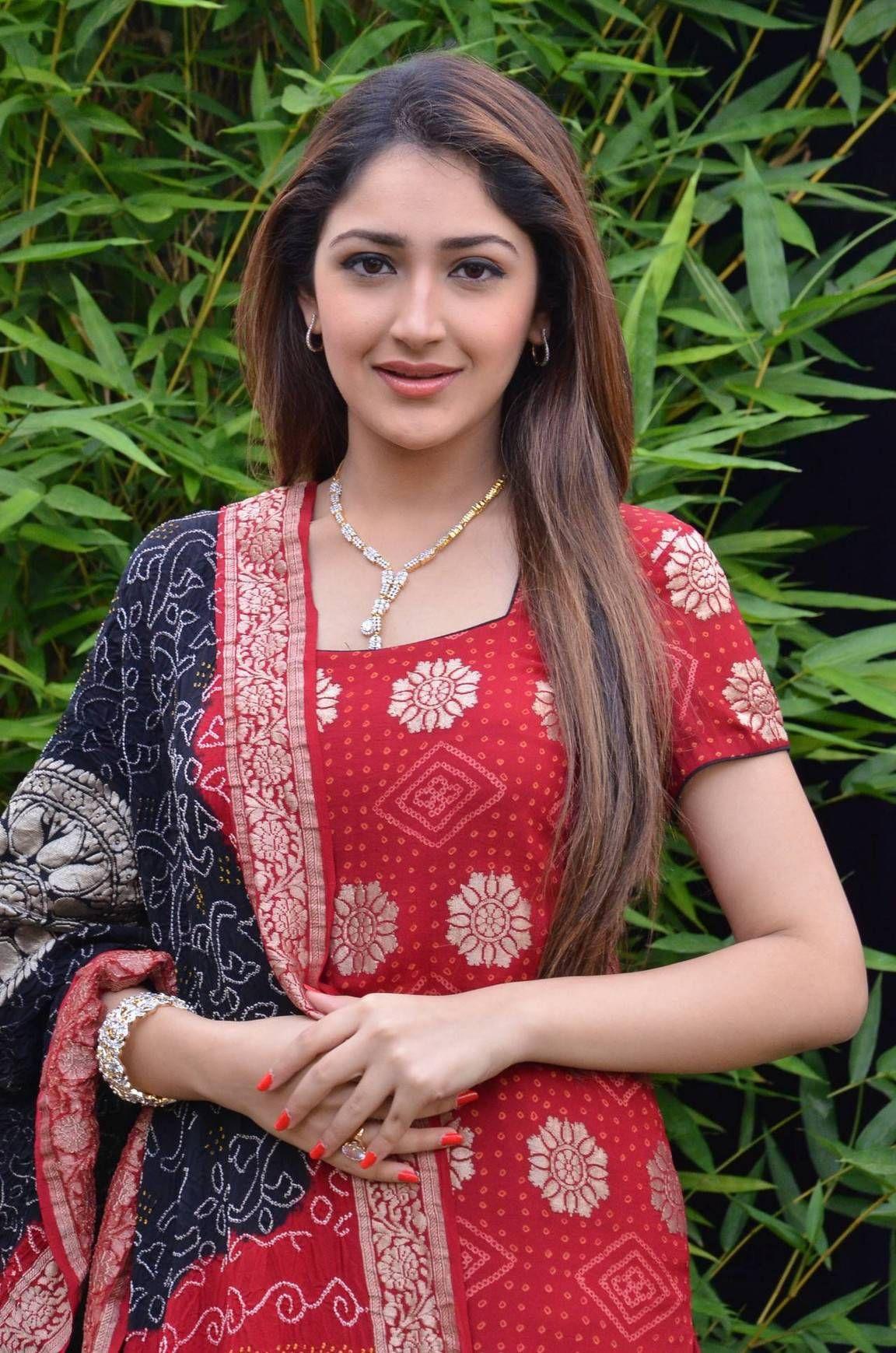 Sayyeshaa Saigal Stills From Akhil Movie Interview