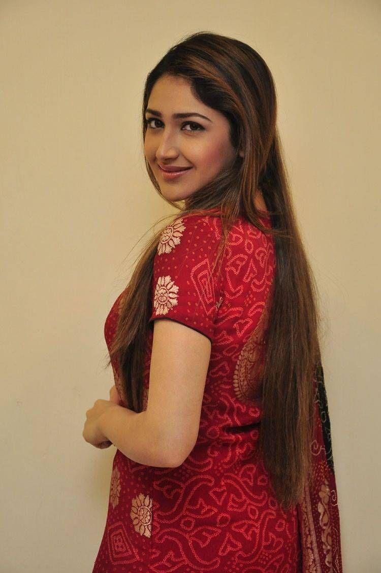 Sayyeshaa Saigal Stills From Akhil Movie Interview