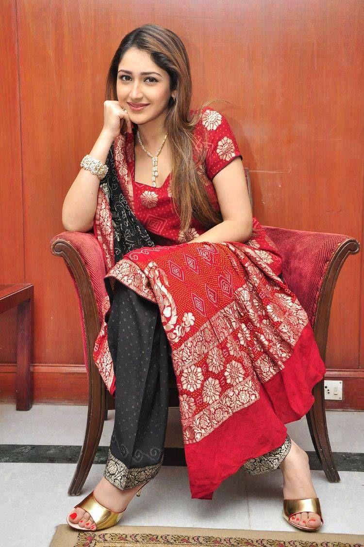 Sayyeshaa Saigal Stills From Akhil Movie Interview