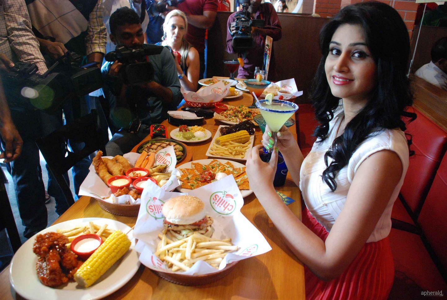 Shamili Graces Launch of Chilis American Grill Bar