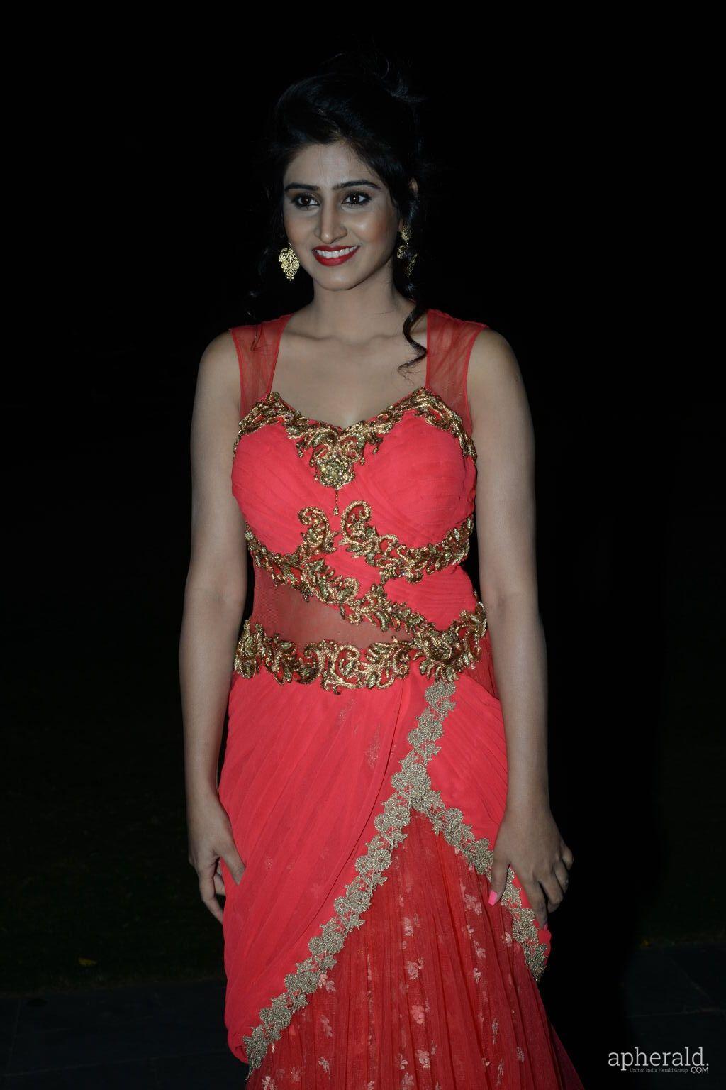 Shamili Sounderajan Sexy Pics