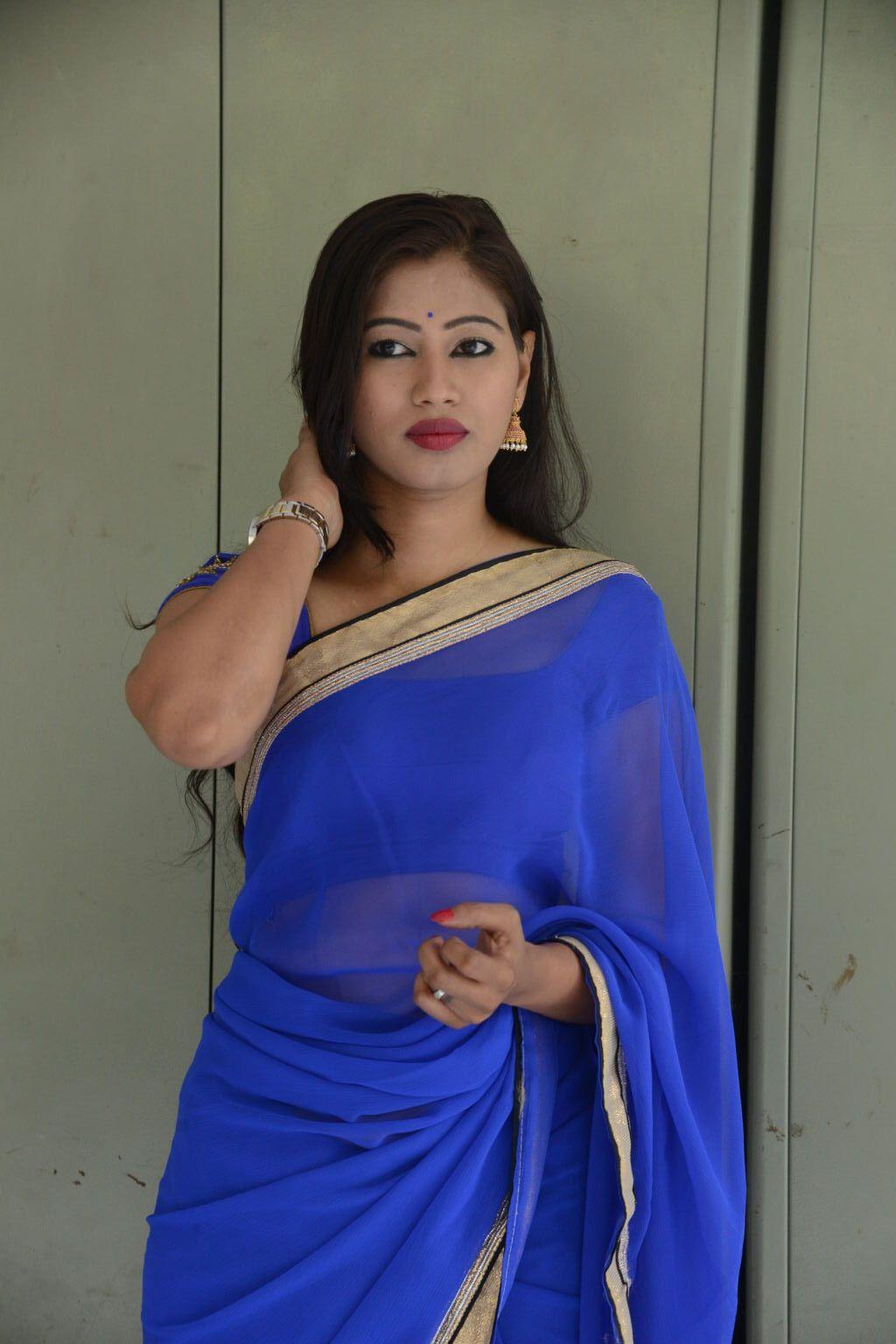 Shanti Priya cute Saree Pics