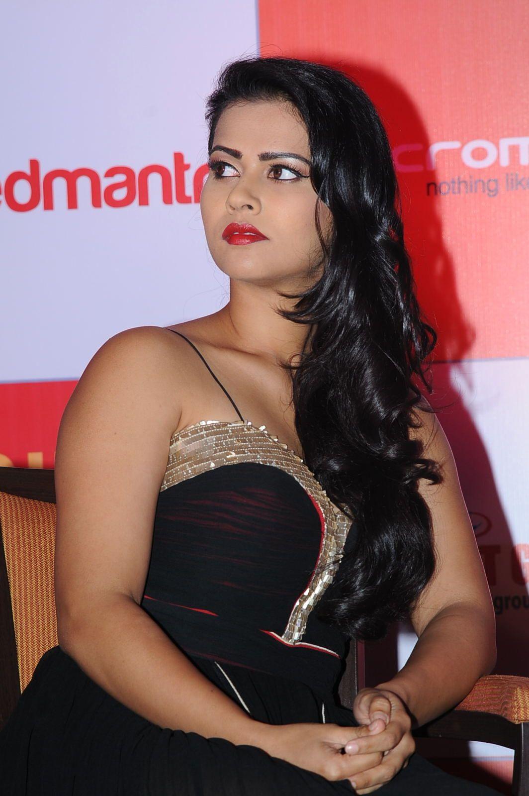 Sharmiela Mandre Stills