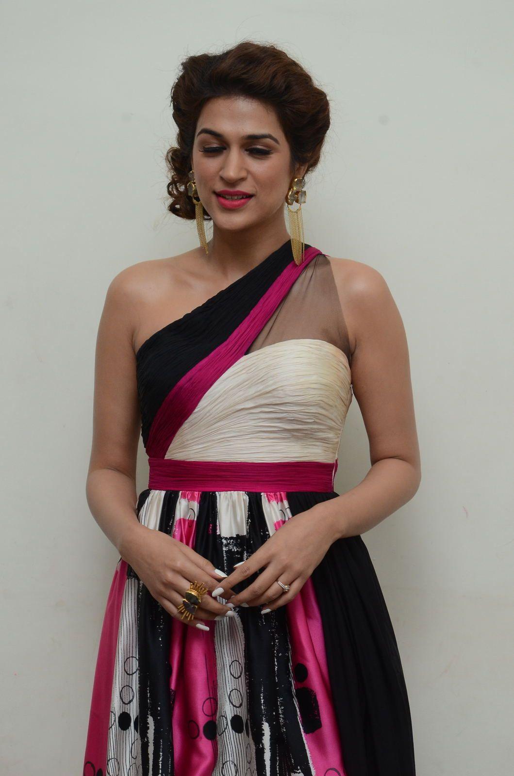 Shraddha Das Sexy Cute Stills