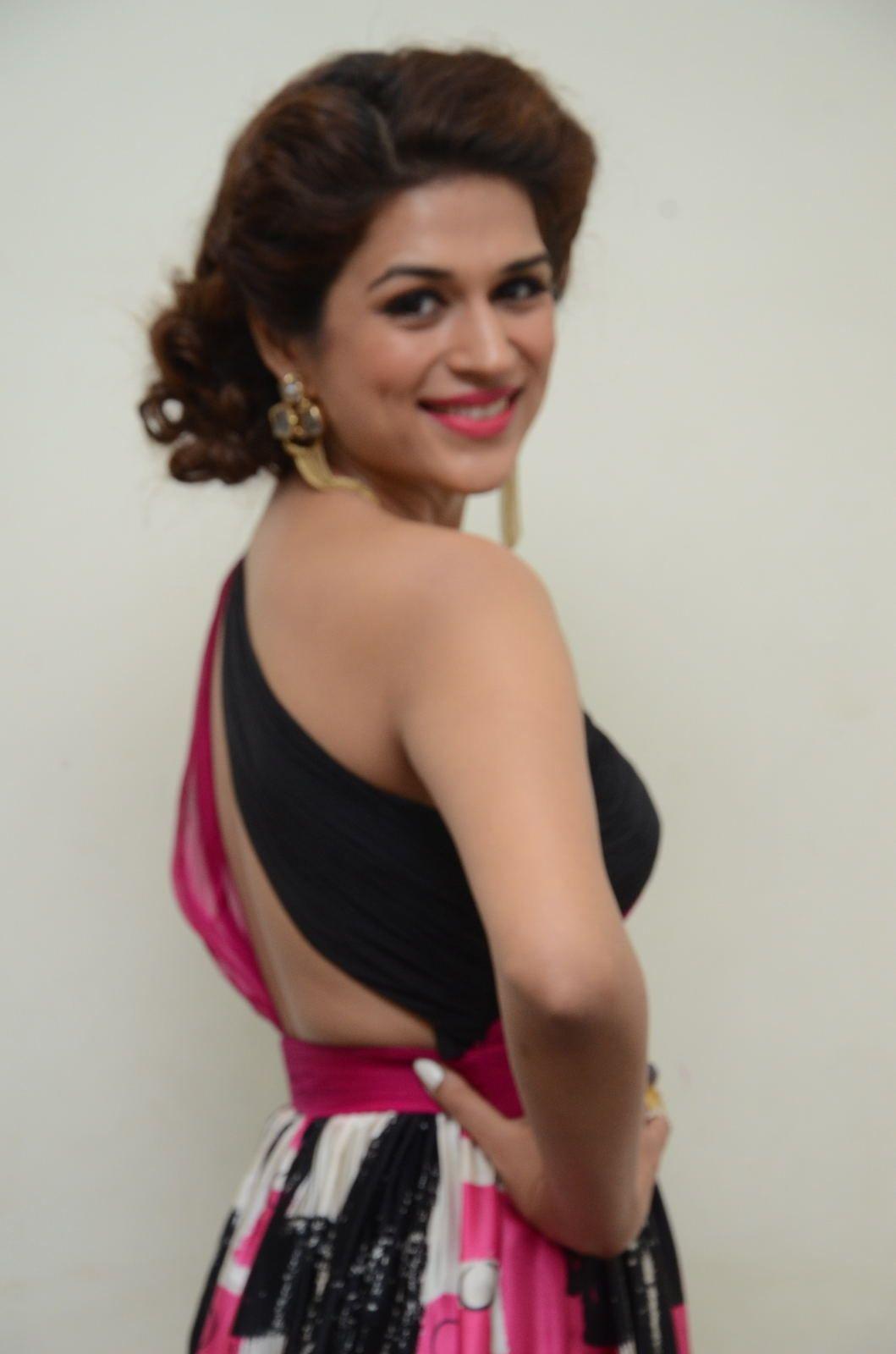 Shraddha Das Sexy Cute Stills