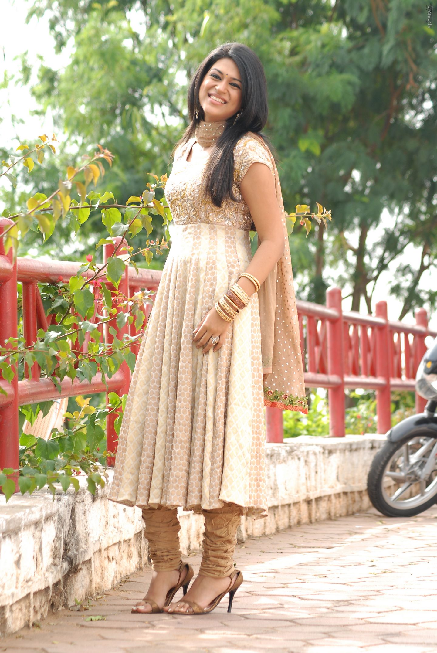 Shraddha Das Spicy Pics