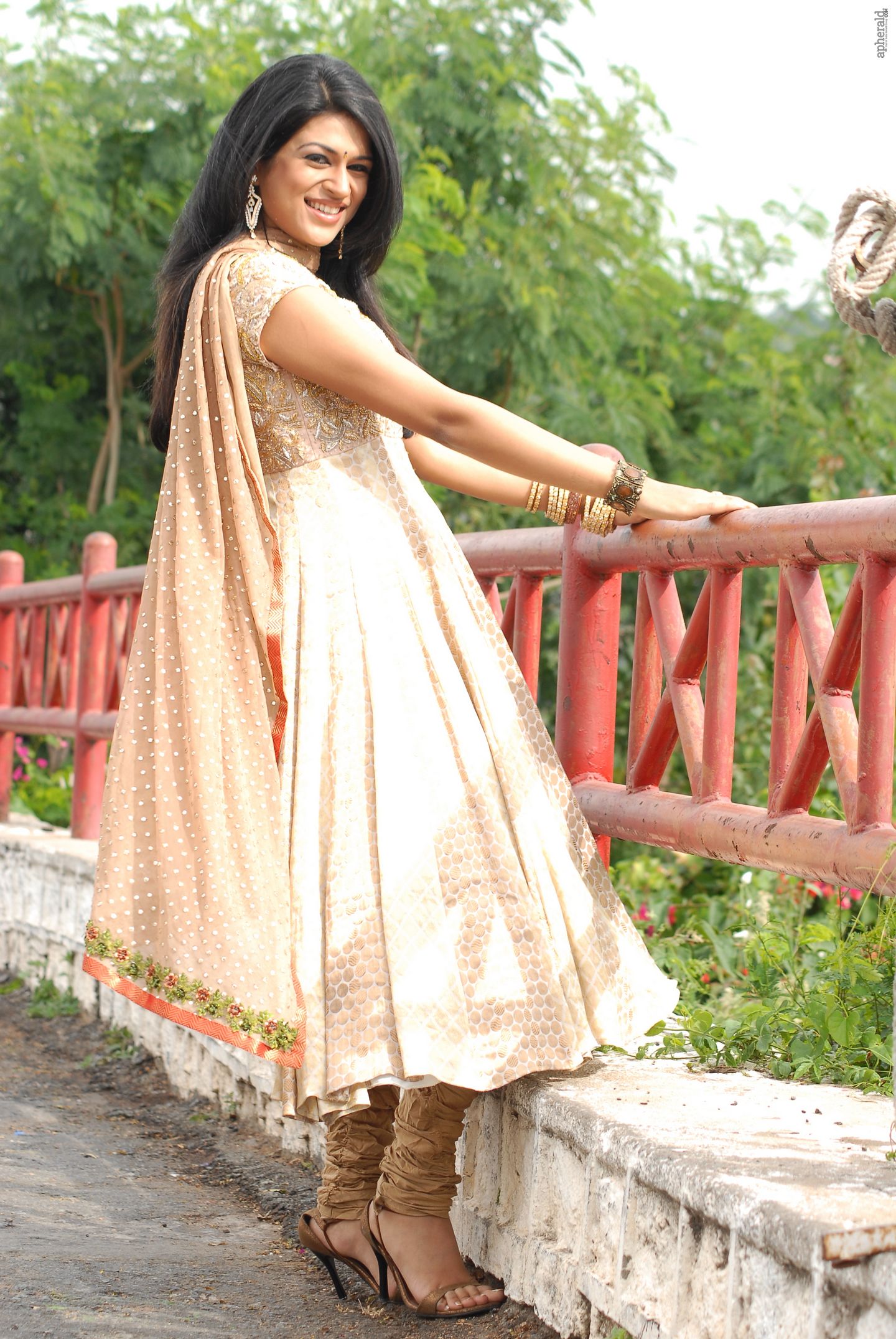 Shraddha Das Spicy Pics