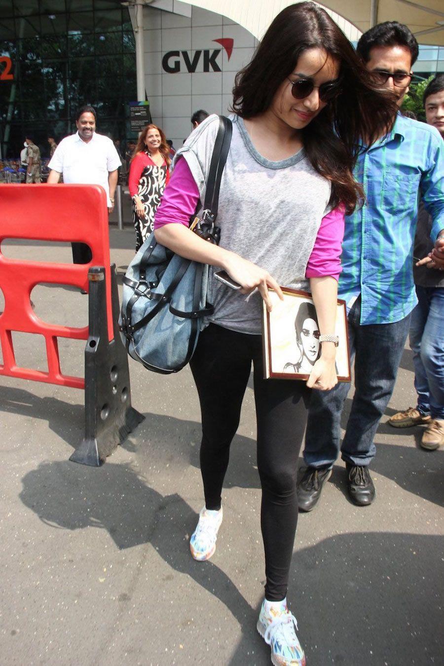 Shraddha Kapoor spotted at the Mumbai Airport Photos