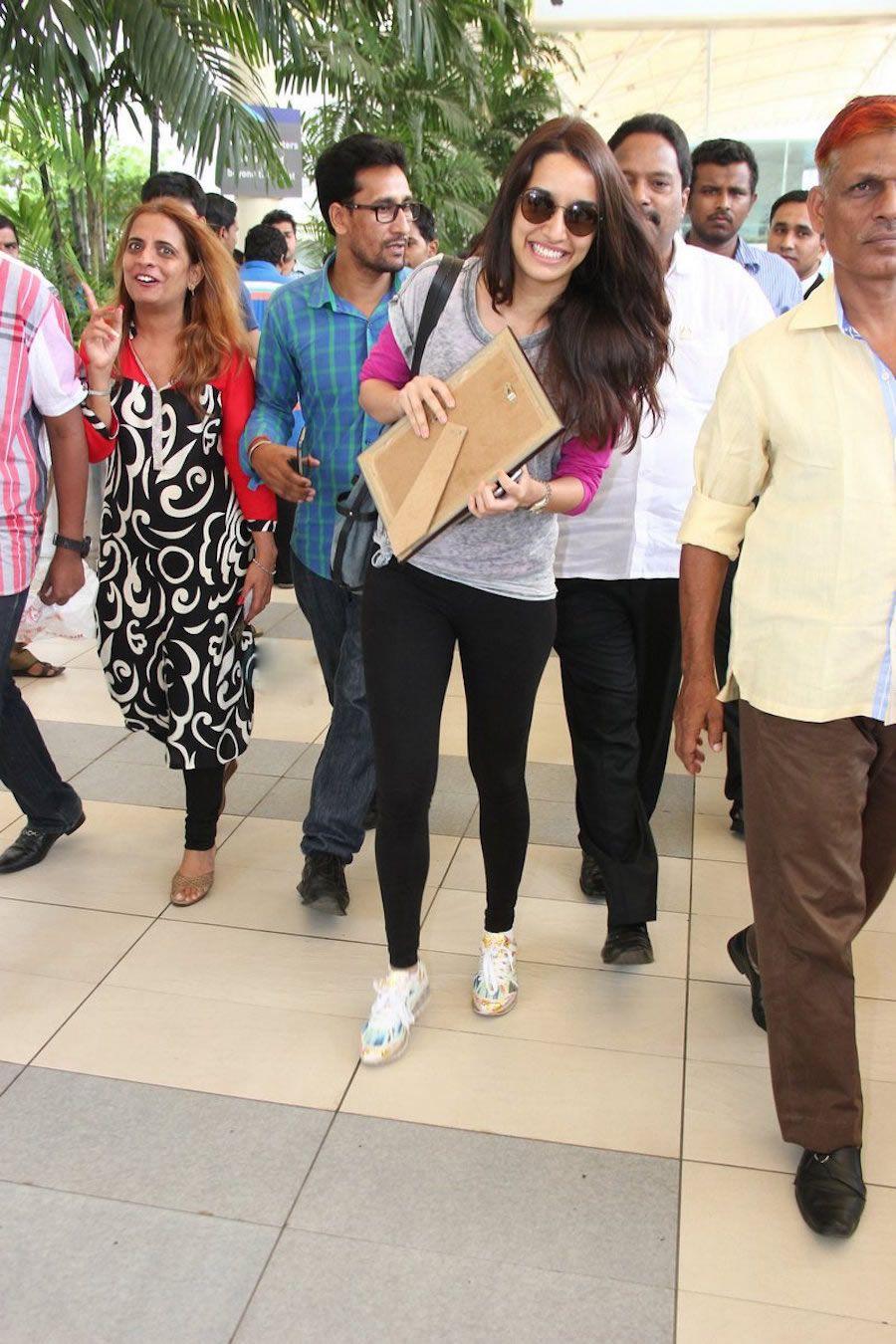 Shraddha Kapoor spotted at the Mumbai Airport Photos