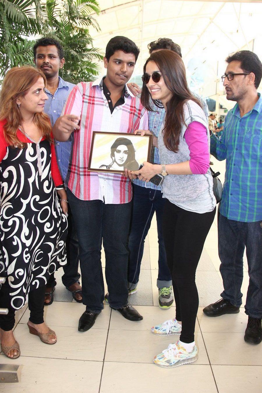 Shraddha Kapoor spotted at the Mumbai Airport Photos