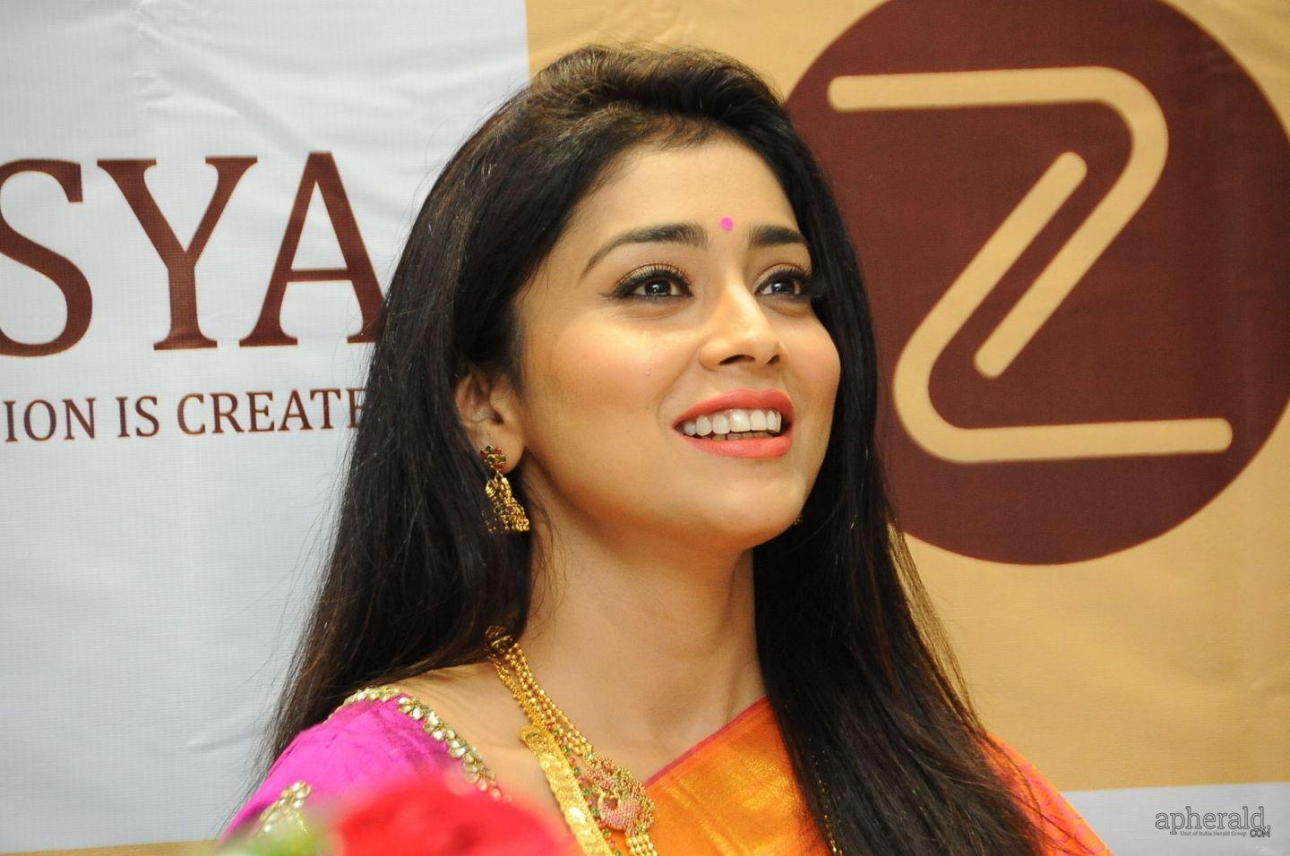 Shriya saran Cute Stills