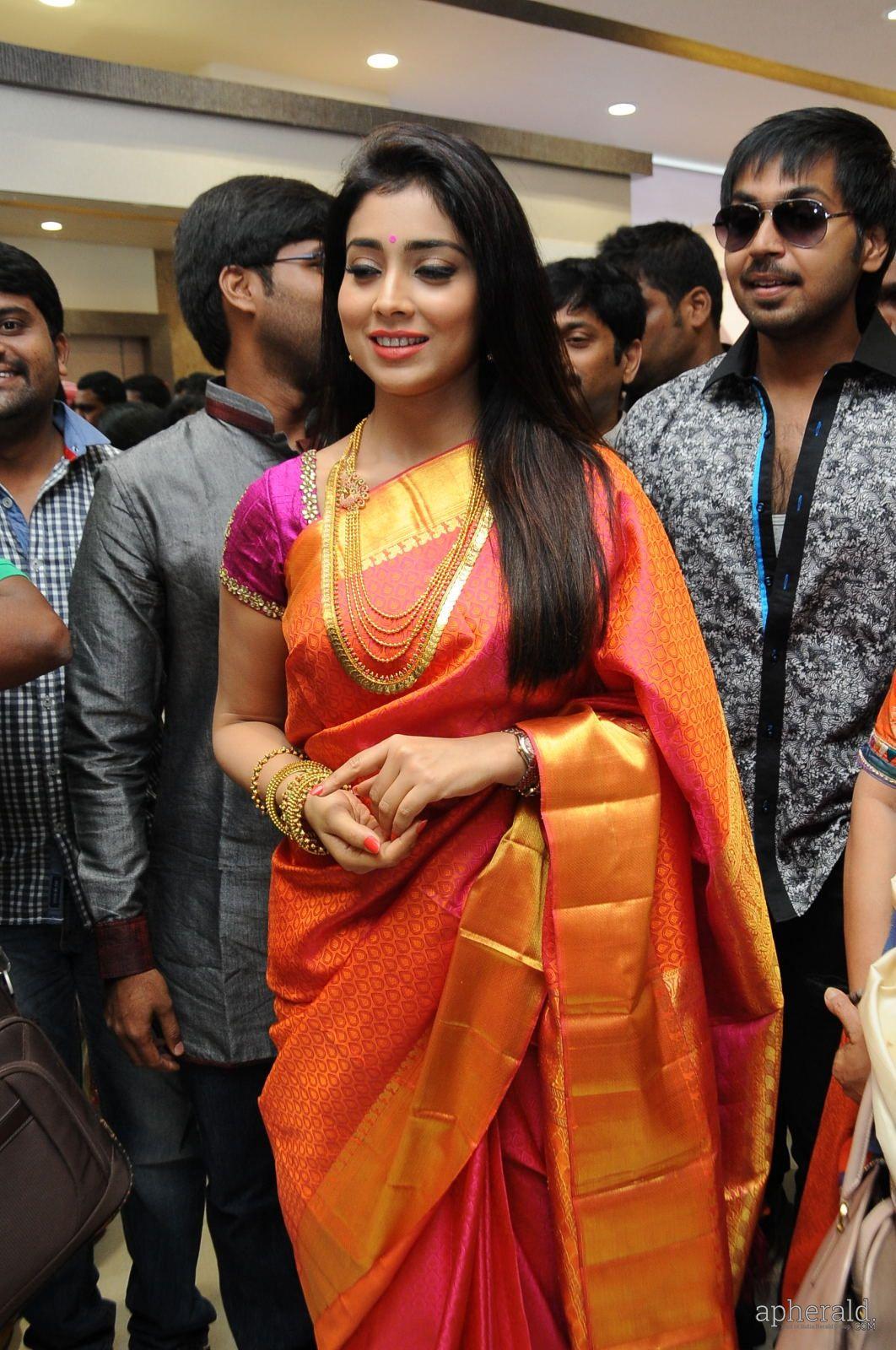Shriya saran Cute Stills