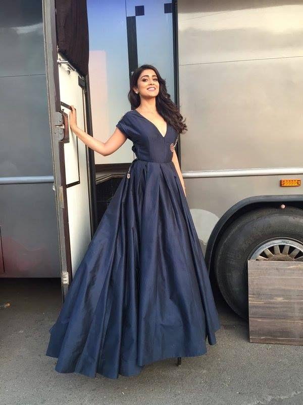 Shriya Saran Sexy Pics