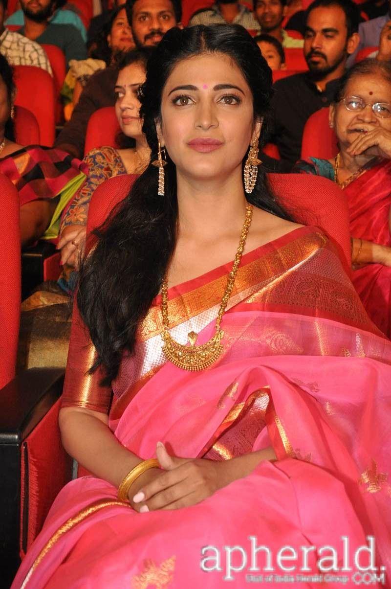 Shruti Haasan Latest Saree Photos