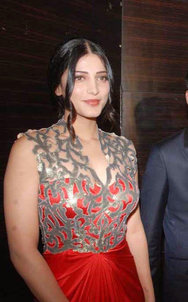 Shruti Haasan Latest Sexy Pics