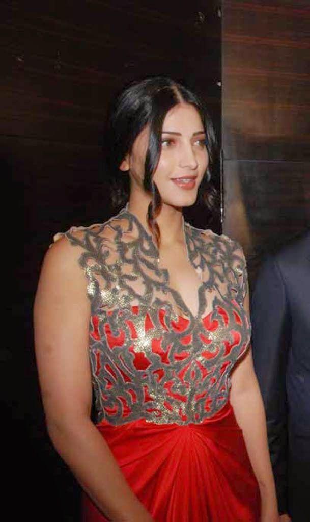 Shruti Haasan Latest Sexy Pics