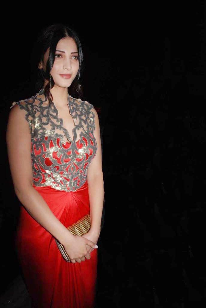 Shruti Haasan Latest Sexy Pics