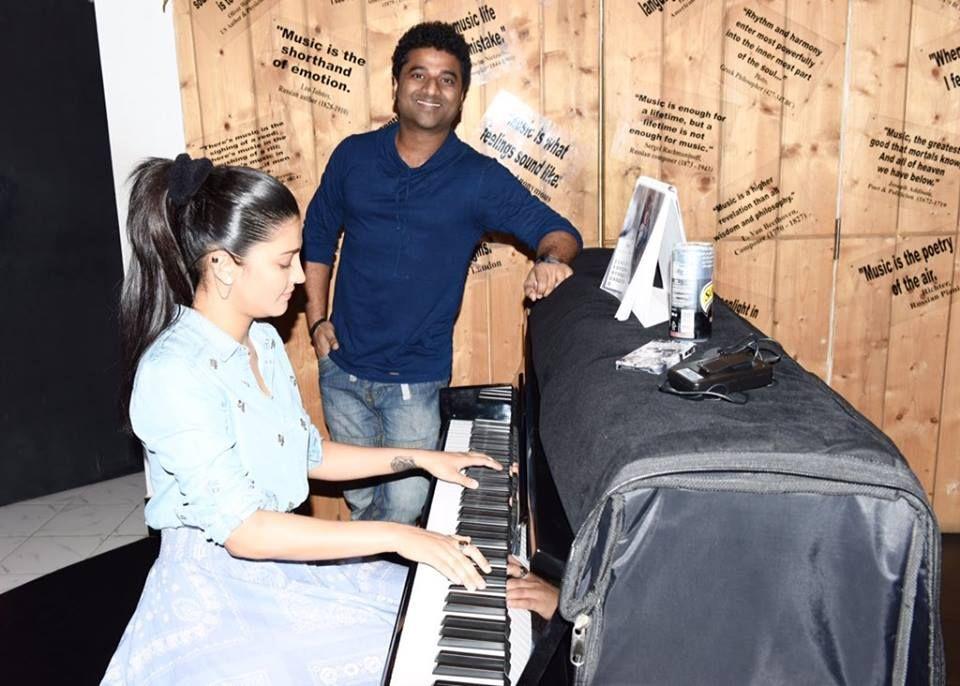 Shruti Hassan Learning Music Photos