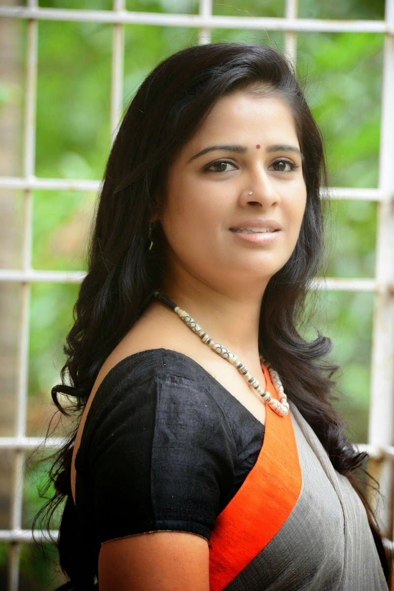 Side Actress Satya Krishnan Saree Pictures