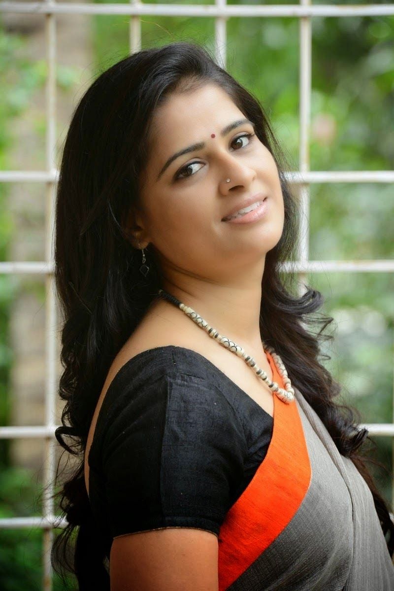 Side Actress Satya Krishnan Saree Pictures