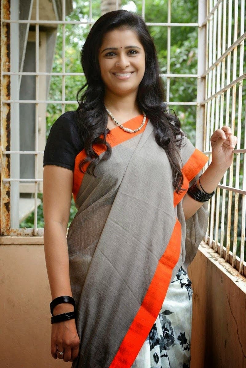 Side Actress Satya Krishnan Saree Pictures