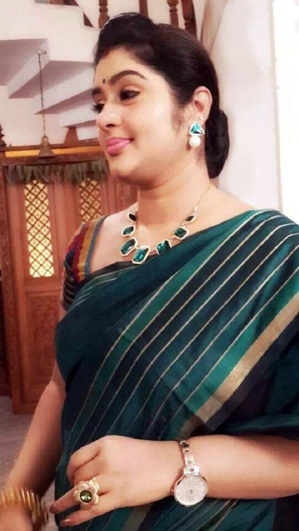 Side Actress Shailaja Priya Hot in Saree Pics