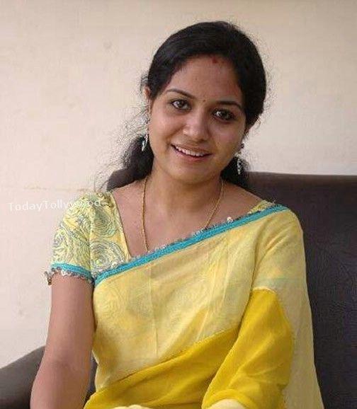 Singer Sunitha Hot in Saree Images