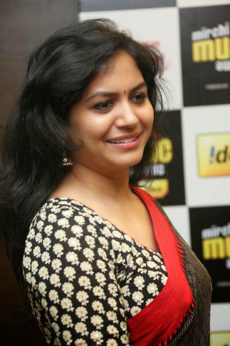 Singer Sunitha Hot in Saree Images