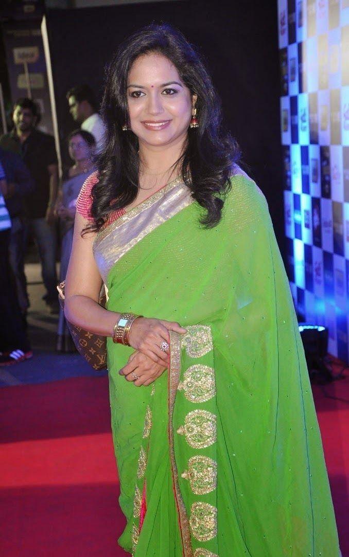 Singer Sunitha Hot in Saree Images