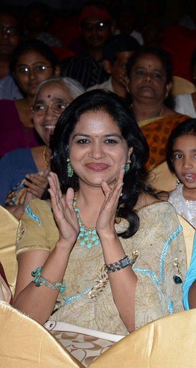 Singer Sunitha Hot in Saree Images