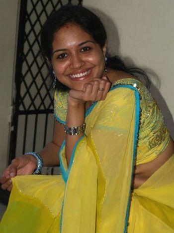 Singer Sunitha Hot in Saree Images