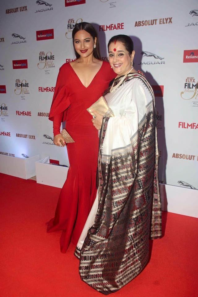 Sonakshi at the Filmfare Awards