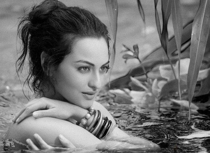 Sonakshi Sinha Sexy Photos