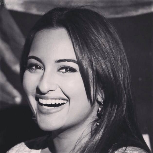 Sonakshi Sinha Sexy Pics
