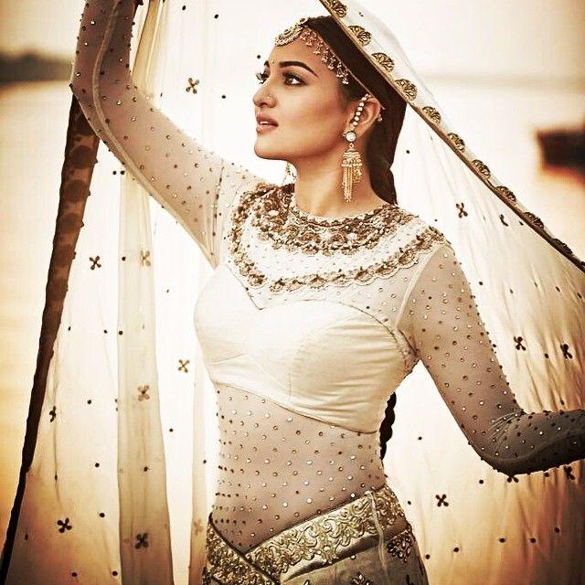 Sonakshi Sinha Sexy Pics