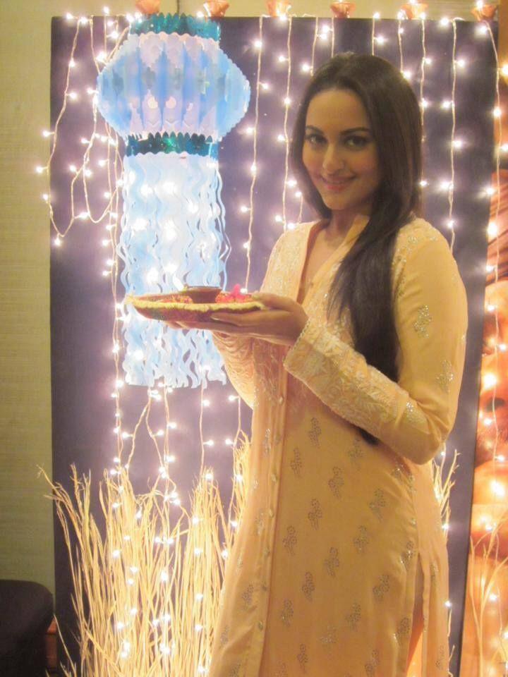 Sonakshi Sinha Sexy Pics