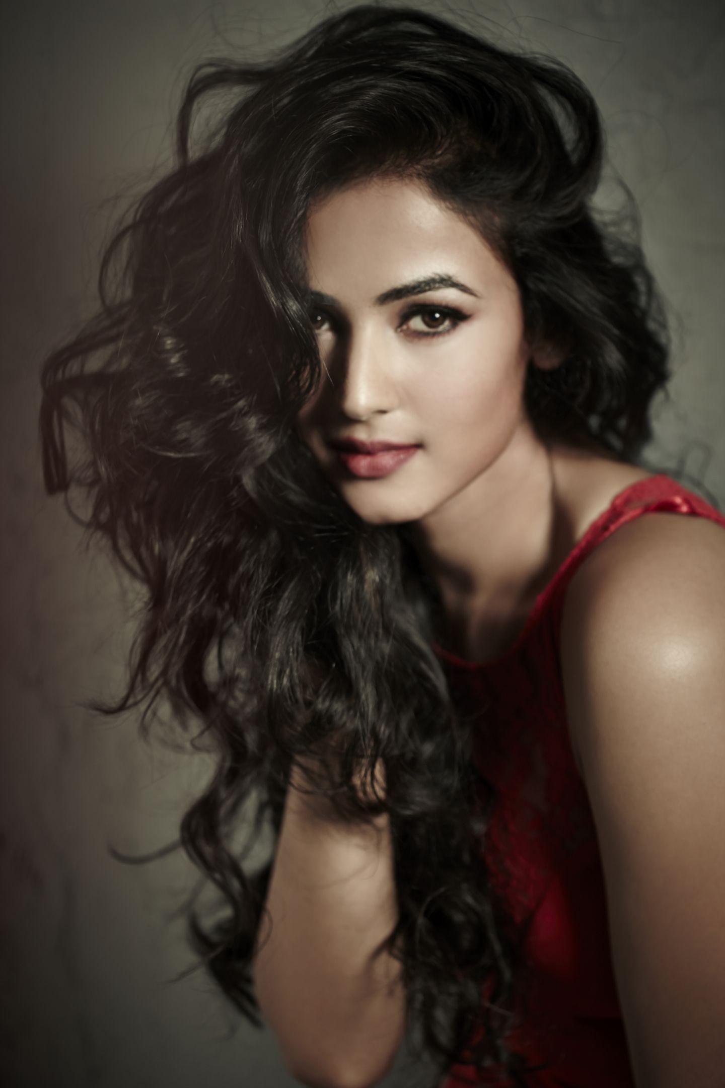 Sonal Chauhan Hot Pics
