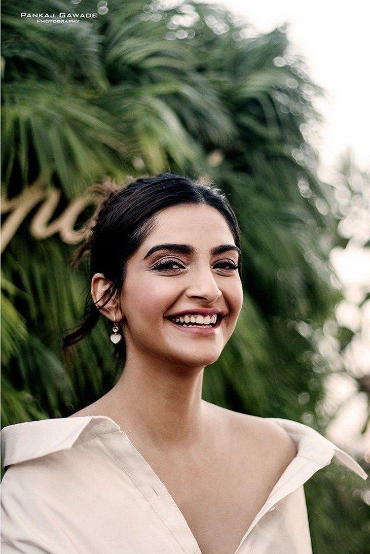 Sonam Kapoor Latest Pics