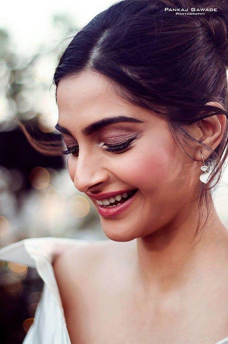 Sonam Kapoor Latest Pics