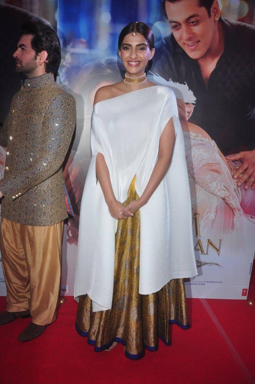 Sonam Kapoor Pics At Prem Ratan Dhan Payo Promotions