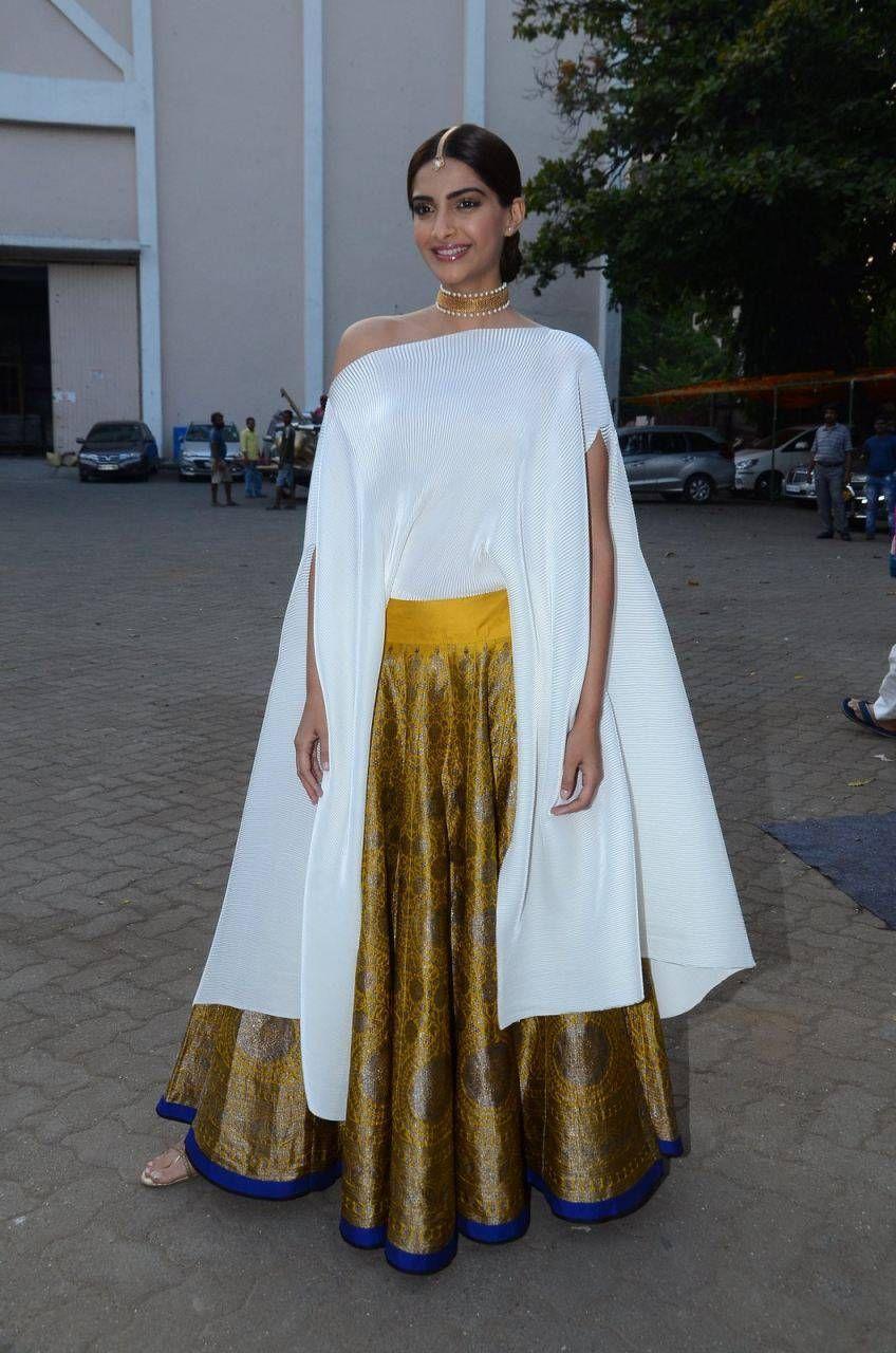 Sonam Kapoor Pics At Prem Ratan Dhan Payo Promotions