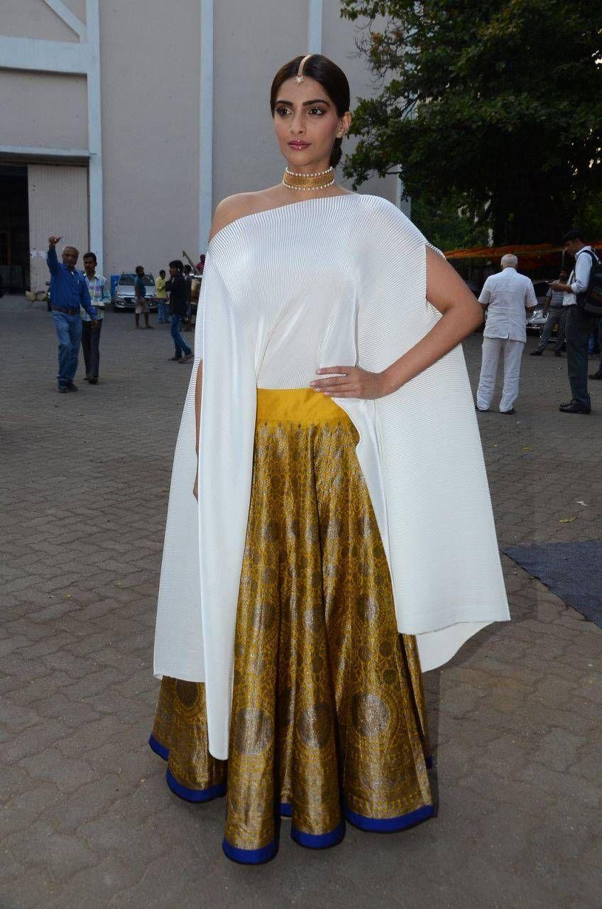 Sonam Kapoor Pics At Prem Ratan Dhan Payo Promotions