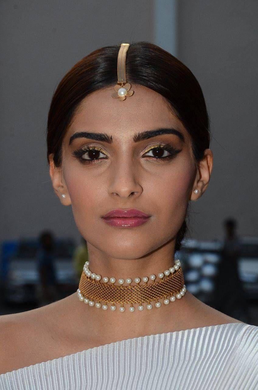 Sonam Kapoor Pics At Prem Ratan Dhan Payo Promotions